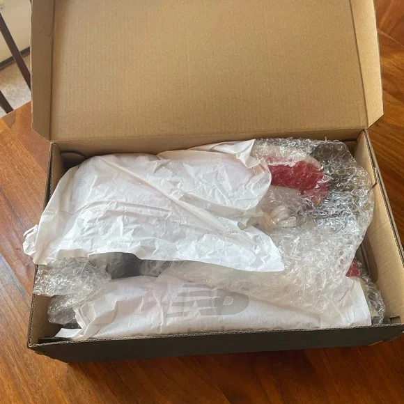 New Balance 574 Red, white, and blue sneakers. Never worn! Women’s 8.5 / Men’s 7 - Picture 7 of 9